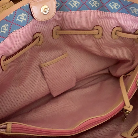 Large tote canvas with beautiful leather trims. - Picture 4 of 6